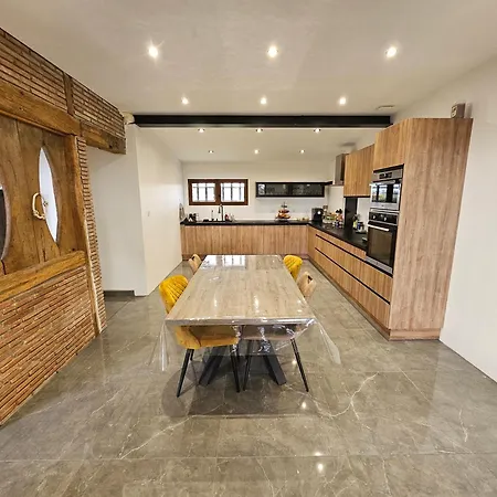 Maison En Pierre, Piscine Chauffee, Parc 1ha Villa