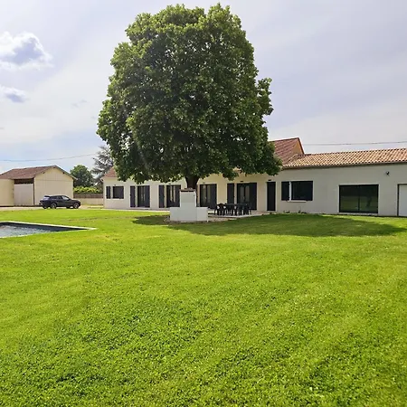 Maison En Pierre, Piscine Chauffee, Parc 1ha Villa *